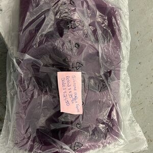 Tupperware Purple Silicone Muffin Pan